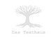 Grauer Baum mit Wurzeln und Ästen, darunter der Text "Das Texthaus" auf weißem Hintergrund.