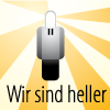 Glühlampe mit Strahlen, darunter Text: "Wir sind heller". Hintergrund in Gelbtönen.