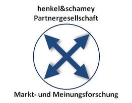 Logo mit blauen Pfeilen nach außen. Text: "henkel&schamey Partnergesellschaft Markt- und Meinungsforschung".