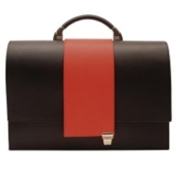 Schwarze Aktentasche mit rotem Streifen in der Mitte und silbernem Verschluss.