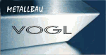 Text "Metallbau Vogl" auf einer metallischen Oberfläche.