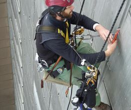 Reparatur an Fassade