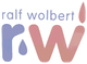 Logo mit den Buchstaben "rw" in Blau und Rot, darüber der Text "ralf wolbert".