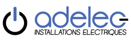 Logo bleu avec le texte "adelec" et un petit triangle bleu à gauche.