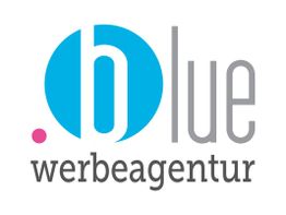 Logo der Blue Werbeagentur mit blauem Buchstaben "b" und grauem Text auf weißem Hintergrund.