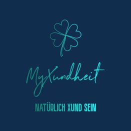 Logo mit Kleeblatt und Schriftzug "MyXundheit, natürlich xund sein", auf dunkelblauem Hintergrund.