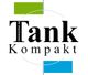 Logo mit Text "Tank Kompakt", grüner und blauer Streifen, Kreis im Hintergrund.