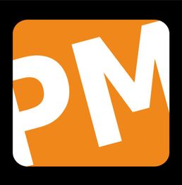 Orangefarbenes Quadrat mit weißen Buchstaben "PM" im schwarzen Hintergrund.