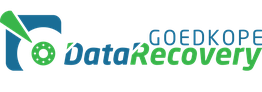Logo van "Goedkope Data Recovery" met groene en blauwe tekst en een iconisch dataopslagsymbool.