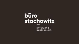 Schwarzer Hintergrund mit weißem Text: "büro stachowitz - Entwurf & Bauplanung".