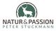 Logo mit Hirsch und Text "NATUR & PASSION, PETER STUCKMANN" in Braun und Grün.