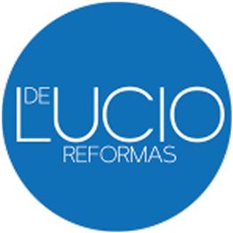 Logo circular azul con texto: "DE LUCIO REFORMAS".
