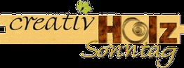 "Holz-Logo mit Schriftzug 'creativ HOLZ Sonntag' und grünem Blatt, auf holzfarbenem Hintergrund."