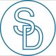 Logo mit blauen Buchstaben "S" und "D" in einem Kreis auf weißem Hintergrund.
