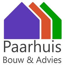Logo van Paarhuis Bouw & Advies met paarse, oranje en groene huisjes.
