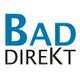 „BAD DIREKT“ in blauen und schwarzen Buchstaben auf weißem Hintergrund.