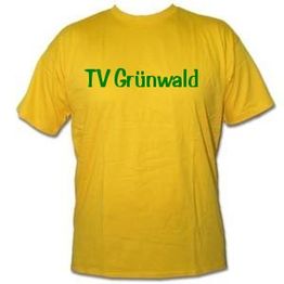 Gelbes T-Shirt mit grüner Aufschrift "TV Grünwald" auf der Vorderseite.