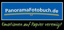 Blaues Logo mit Text: "PanoramaFotobuch.de", darunter "Emotionen auf Papier verewigt".