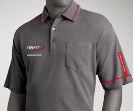 Polohemd mit Druck und Stick
