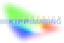 Bunte, verpixelte Grafik mit den Worten "Fotodesign Kipp Imaging" in der Mitte.