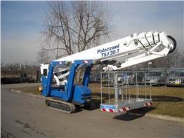 Piattaforma aerea blu e bianca Palazzani TSJ 30.1 parcheggiata all'aperto.