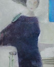 Abstraktes Gemälde einer Figur in Blau mit verschwommenen Zügen; hellblauer Hintergrundausschnitt.