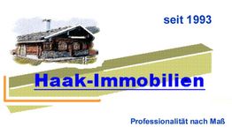 Logo von Haak-Immobilien mit Berghütte, Schriftzug "Seit 1993" und "Professionalität nach Maß".
