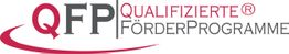 Logo mit Text: "QFP Qualifizierte Förderprogramme" in roter und grauer Schrift.