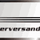Logo mit stilisierter Fensteranzeige und Text "fensterversand.com" auf metallisch glänzendem Hintergrund.