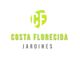 Logotipo de Costa Florecida Jardines con letras verdes y grises sobre un fondo blanco.
