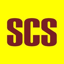 Gelbes Quadrat mit braunen Buchstaben "SCS" im Zentrum.