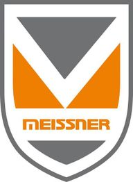 Ein stilisiertes Wappen mit einem grauen und orangen "M" und dem Schriftzug "Meissner".