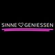 Der Text "Sinne Genießen" mit einem Herzsymbol und pinkem Unterstrich auf schwarzem Hintergrund.