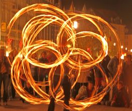 Feuer schwingen