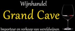 Witte tekst "Grand Cave" op zwarte achtergrond met wijnglas, importeur wereldwijnen.