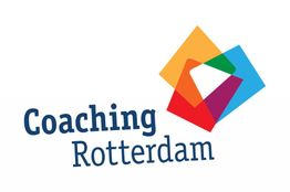 Logo met vier gekleurde vierkanten en tekst "Coaching Rotterdam".