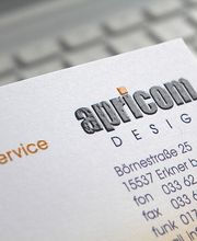 Es gibt sie wieder... Visitenkarten im Reliefdruck. Das 3D-Erlebnis, kombiniert mit modernem 4c-Druck, schöner fester Karton 350 g/qm glatt weiss, alle Teile, die im Relief erscheinen sollen werden mit einem glänzenden 3D-Harz überdruckt (nur Vorderseite)