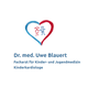 Grafik mit Herz und kindlichen Figuren, Text: "Dr. med. Uwe Blauer, Kinderkardiologe".