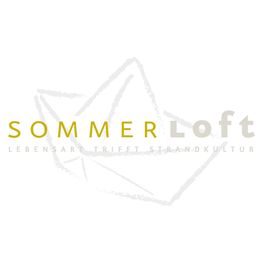 Logo mit Schriftzug "SommerLoft" und Slogan "Lebensart trifft Strandkultur" über Papierboot-Skizze.