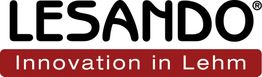 Logo mit Text: "LESANDO, Innovation in Lehm" auf weißem und rotem Hintergrund.