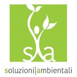 Logo verde con figura stilizzata e testo "soluzioni ambientali".
