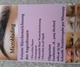 Visitenkarte für Augenbrauen-Microblading mit Kontaktinformationen und Vorher-Nachher-Fotos.