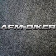 Text "AFM-BIKER" auf grauer, lederähnlicher Oberfläche.