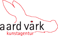 Logo mit Kontur eines Erdmännchens, Text: "aard vark kunstagentur", in Schwarz und Rot.