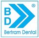 Logo von Bertram Dental mit blauen Buchstaben "BD" und zwei Pfeilen nach rechts.