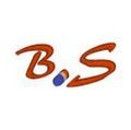 Logo avec les lettres "B.S" en rouge et un point bleu et rouge en arrière-plan blanc.
