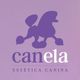 Silueta de caniche morado y texto "Canela Estética Canina" sobre fondo lila.