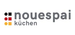 Logo de nouespai küchen con círculos de colores rojo, negro y amarillo.