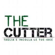 Scritta "THE CUTTER", sotto "TAGLIA E INCOLLA LE TUE IDEE", su sfondo bianco.