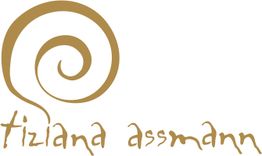 Goldenes Spirallogo mit Schriftzug "tiziana assmann" darunter.